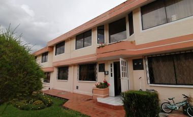Conocoto, vendo departamento de 110m2 en conjunto, 3 dormitorios y estacionamiento