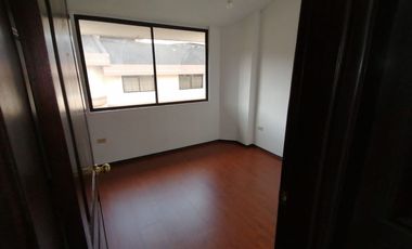 Conocoto, vendo departamento de 110m2 en conjunto, 3 dormitorios y estacionamiento
