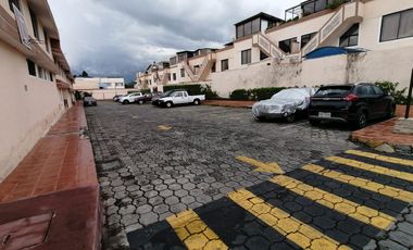 Conocoto, vendo departamento de 110m2 en conjunto, 3 dormitorios y estacionamiento