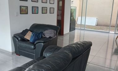 LAGO ESMERALDA, CONJUNTO CERRADO, SEGURIDAD 24 HS CALLE BRUMA. BONITA Y COMODA CASA