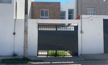 OPORTUNIDAD UNICA DE CASA EN COL LA JOYA $930,000