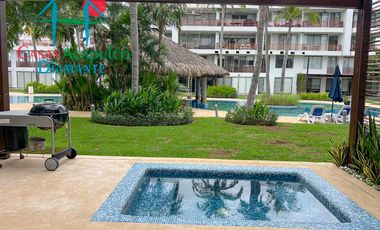 Terraza con jacuzzi y acceso directo al jardín