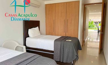 Terraza con jacuzzi y acceso directo al jardín