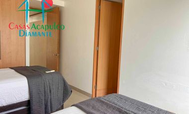 Terraza con jacuzzi y acceso directo al jardín
