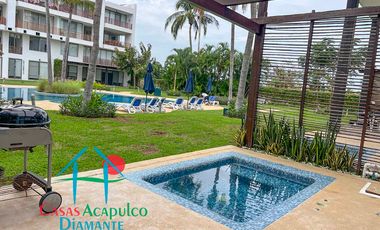 Terraza con jacuzzi y acceso directo al jardín