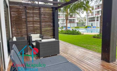 Terraza con jacuzzi y acceso directo al jardín