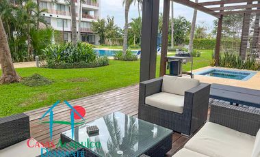 Terraza con jacuzzi y acceso directo al jardín