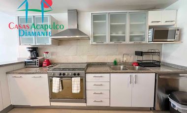 Terraza con jacuzzi y acceso directo al jardín