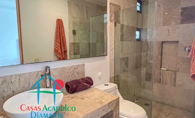 Terraza con jacuzzi y acceso directo al jardín