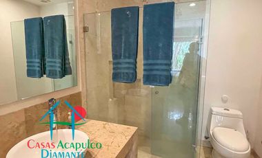 Terraza con jacuzzi y acceso directo al jardín