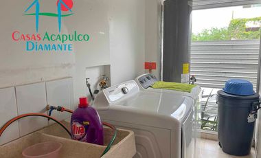 Terraza con jacuzzi y acceso directo al jardín