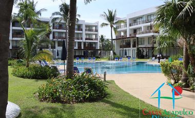 Terraza con jacuzzi y acceso directo al jardín