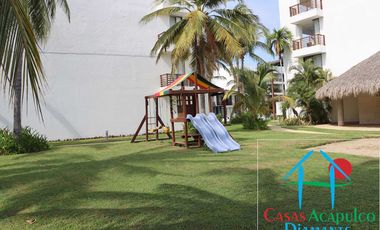 Terraza con jacuzzi y acceso directo al jardín
