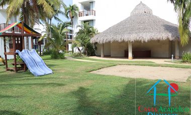 Terraza con jacuzzi y acceso directo al jardín
