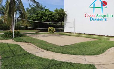 Terraza con jacuzzi y acceso directo al jardín