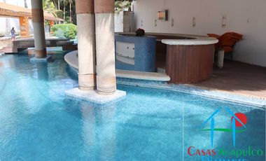 Terraza con jacuzzi y acceso directo al jardín