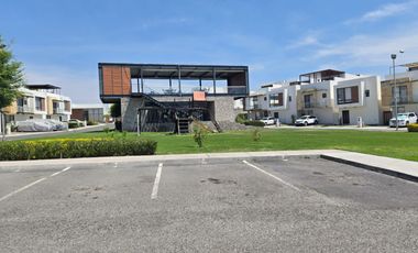 CASA EN RENTA CONDOMINIO MONTES EVERETS CUMBRE DE LAGOS JURIQUILLA ALBERCA