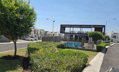 CASA EN RENTA CONDOMINIO MONTES EVERETS CUMBRE DE LAGOS JURIQUILLA ALBERCA