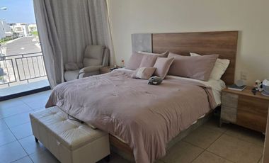 CASA EN RENTA CONDOMINIO MONTES EVERETS CUMBRE DE LAGOS JURIQUILLA ALBERCA