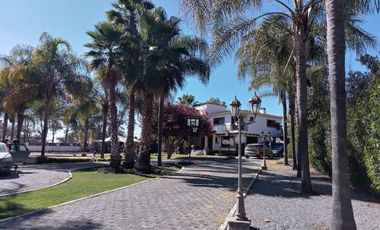 🌿 Tu Refugio Ideal con Jardines, Alberca y Casa de Visitas 🏡💦 Casa en VENTA Granjas Tequisquiapan 🌺