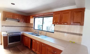 🌿 Tu Refugio Ideal con Jardines, Alberca y Casa de Visitas 🏡💦 Casa en VENTA Granjas Tequisquiapan 🌺