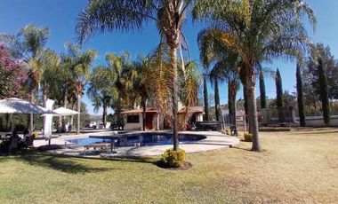 🌿 Tu Refugio Ideal con Jardines, Alberca y Casa de Visitas 🏡💦 Casa en VENTA Granjas Tequisquiapan 🌺