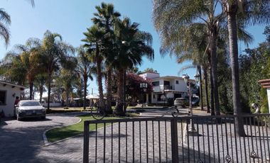 🌿 Tu Refugio Ideal con Jardines, Alberca y Casa de Visitas 🏡💦 Casa en VENTA Granjas Tequisquiapan 🌺