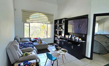 LAS CAÑADAS CASA EN VENTA CON EXCELENTE UBICACIÓN Y TERRAZA CON BONITA VISTA