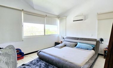 LAS CAÑADAS CASA EN VENTA CON EXCELENTE UBICACIÓN Y TERRAZA CON BONITA VISTA