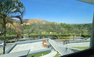 LAS CAÑADAS CASA EN VENTA CON EXCELENTE UBICACIÓN Y TERRAZA CON BONITA VISTA