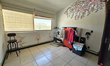 LAS CAÑADAS CASA EN VENTA CON EXCELENTE UBICACIÓN Y TERRAZA CON BONITA VISTA