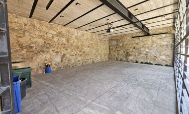 LAS CAÑADAS CASA EN VENTA CON EXCELENTE UBICACIÓN Y TERRAZA CON BONITA VISTA