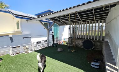 LAS CAÑADAS CASA EN VENTA CON EXCELENTE UBICACIÓN Y TERRAZA CON BONITA VISTA