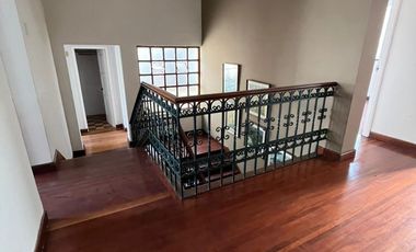 Venta de hermosa casa en San Antonio Miraflores