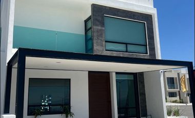 CASA EN VENTA EN MESETA HABITAT, 3 RECS. 3.5 BAÑOS, JARDIN, CANCHA DE PADEL, DE FUTBOL, DE PATINAJE