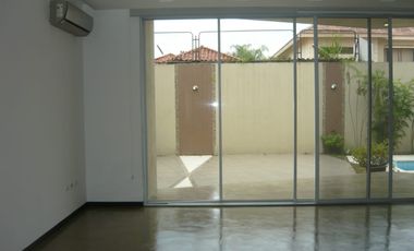 Casa de venta en la Vía a Samborondón, primeros Kilómetros, Guayas.