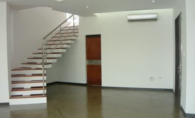 Casa de venta en la Vía a Samborondón, primeros Kilómetros, Guayas.