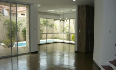 Casa de venta en la Vía a Samborondón, primeros Kilómetros, Guayas.
