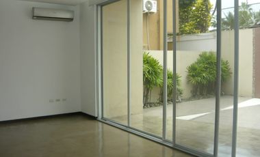 Casa de venta en la Vía a Samborondón, primeros Kilómetros, Guayas.