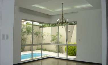 Casa de venta en la Vía a Samborondón, primeros Kilómetros, Guayas.