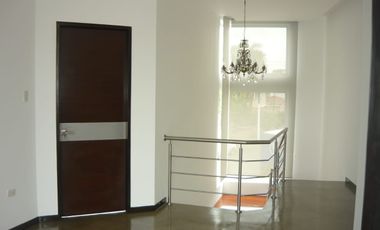 Casa de venta en la Vía a Samborondón, primeros Kilómetros, Guayas.