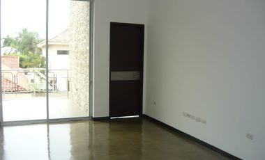 Casa de venta en la Vía a Samborondón, primeros Kilómetros, Guayas.