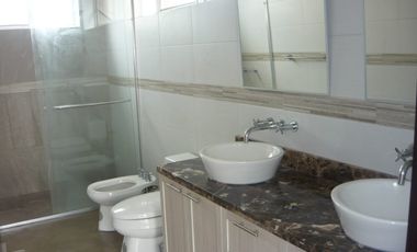 Casa de venta en la Vía a Samborondón, primeros Kilómetros, Guayas.