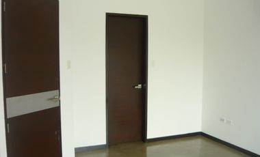 Casa de venta en la Vía a Samborondón, primeros Kilómetros, Guayas.