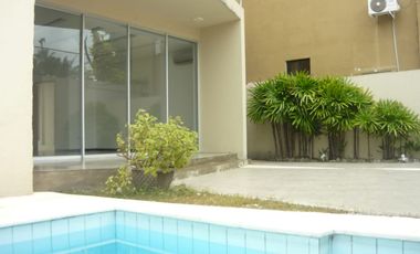 Casa de venta en la Vía a Samborondón, primeros Kilómetros, Guayas.