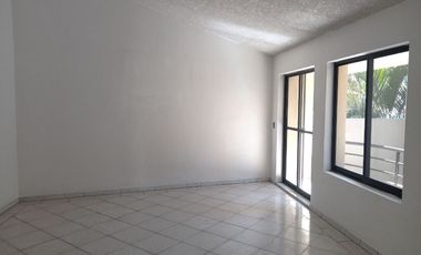 3 RECAMARAS MAS CUARTO DE SERVICIO, TODOS CON BAÑO COMPLETO. ESPACIOS MUY AMPLIOS 185 M2 TOTALES. A 2 CUADRAS DE PLAZA DEL ANGEL