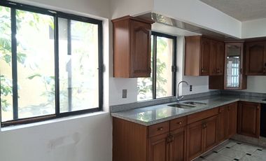 3 RECAMARAS MAS CUARTO DE SERVICIO, TODOS CON BAÑO COMPLETO. ESPACIOS MUY AMPLIOS 185 M2 TOTALES. A 2 CUADRAS DE PLAZA DEL ANGEL