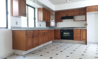 3 RECAMARAS MAS CUARTO DE SERVICIO, TODOS CON BAÑO COMPLETO. ESPACIOS MUY AMPLIOS 185 M2 TOTALES. A 2 CUADRAS DE PLAZA DEL ANGEL