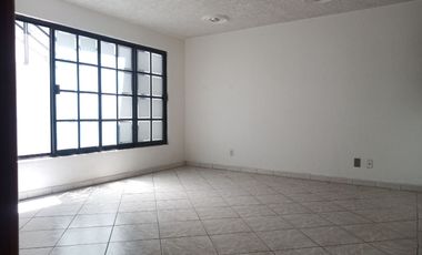 3 RECAMARAS MAS CUARTO DE SERVICIO, TODOS CON BAÑO COMPLETO. ESPACIOS MUY AMPLIOS 185 M2 TOTALES. A 2 CUADRAS DE PLAZA DEL ANGEL