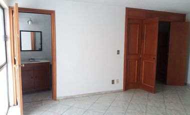 3 RECAMARAS MAS CUARTO DE SERVICIO, TODOS CON BAÑO COMPLETO. ESPACIOS MUY AMPLIOS 185 M2 TOTALES. A 2 CUADRAS DE PLAZA DEL ANGEL